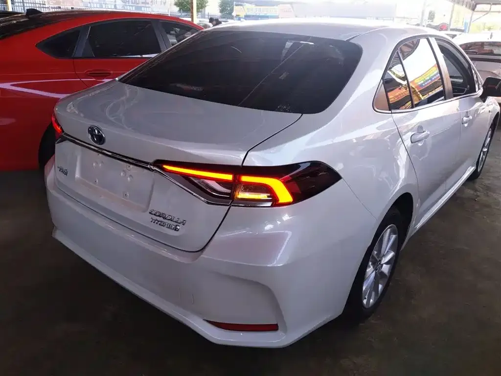 Toyota Corolla — фото 7