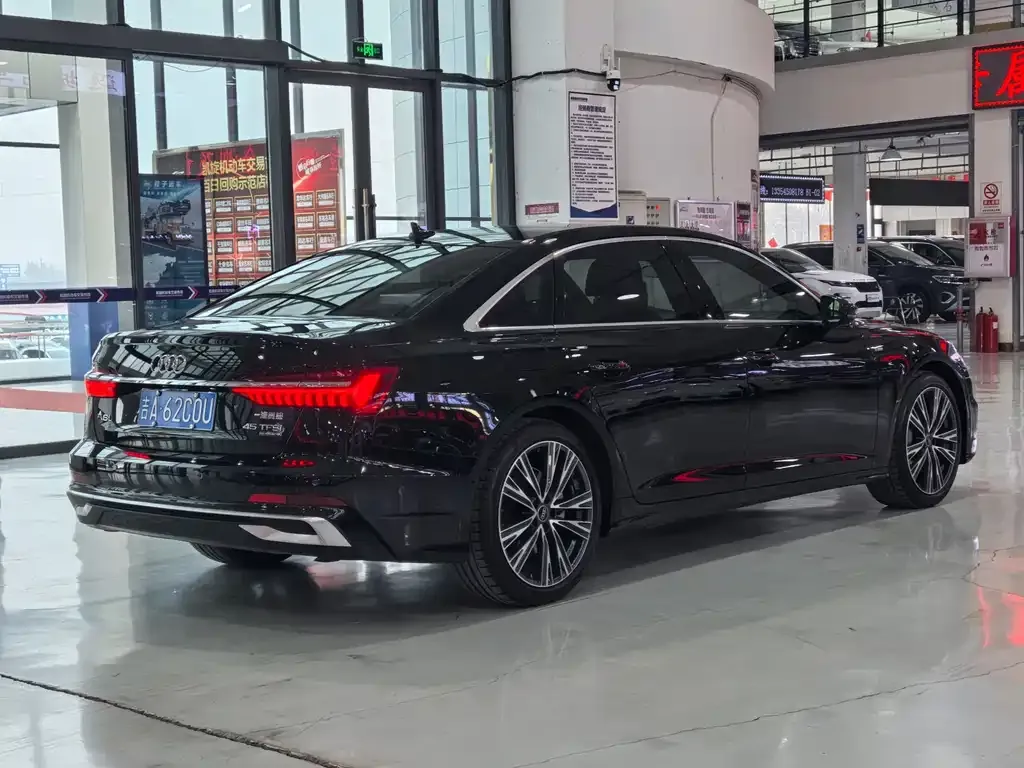 Audi A6L 2023 из CN, фото 9