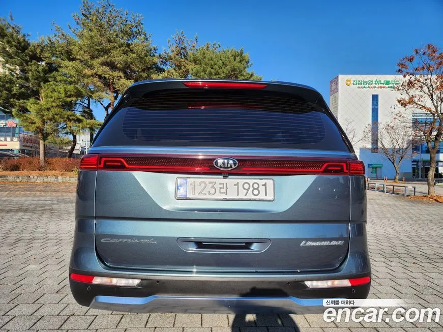 Kia Carnival — фото 4