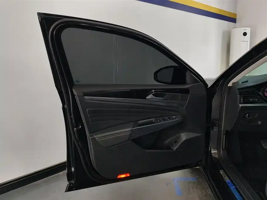 Volkswagen Passat 2023 из CN, фото 7