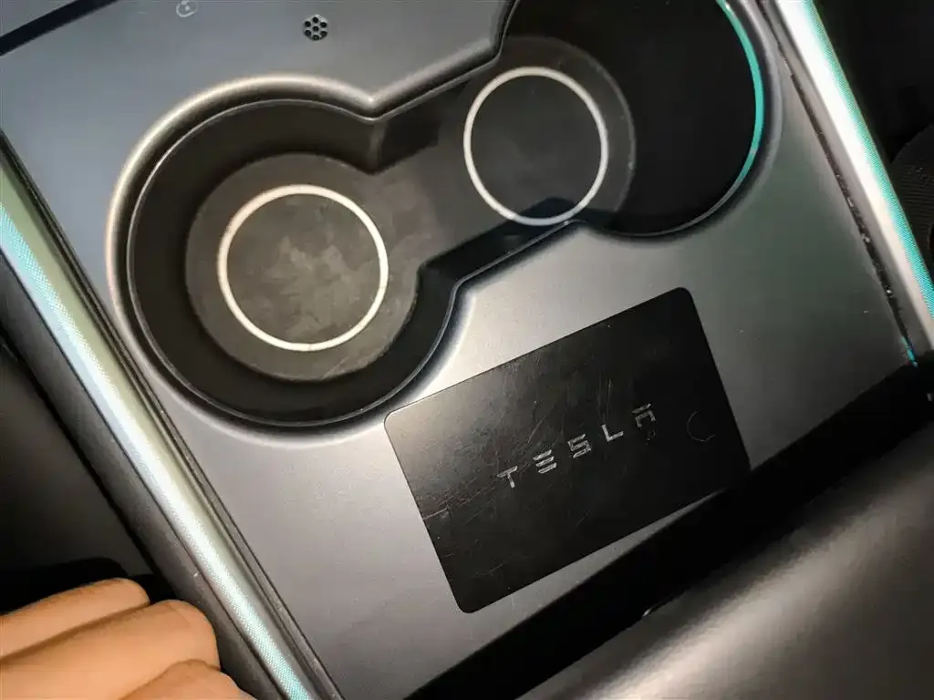 Tesla Model 3 — фото 9