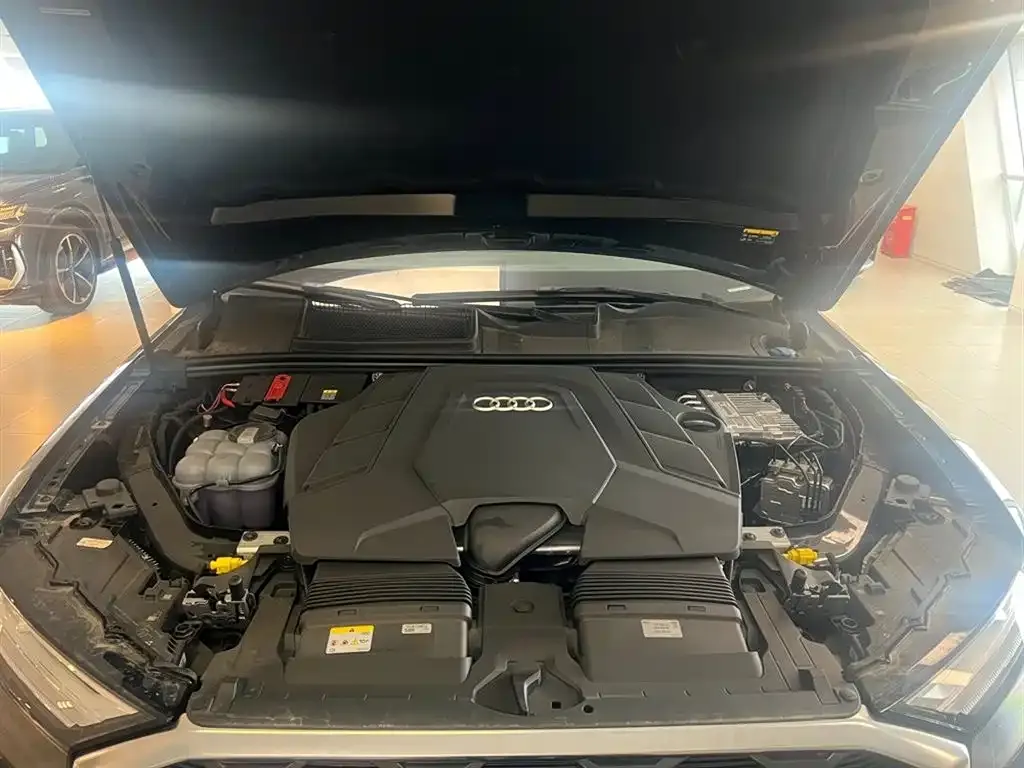 Audi Q7 2025 из CN, фото 10