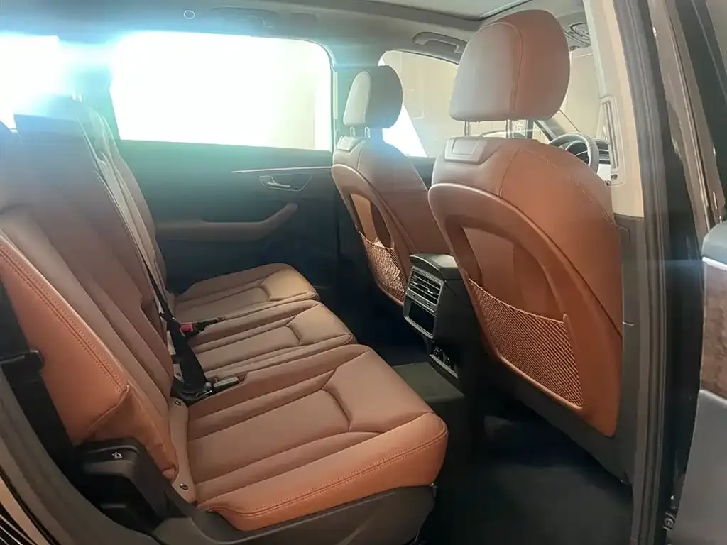 Audi Q7 2025 из CN, фото 8