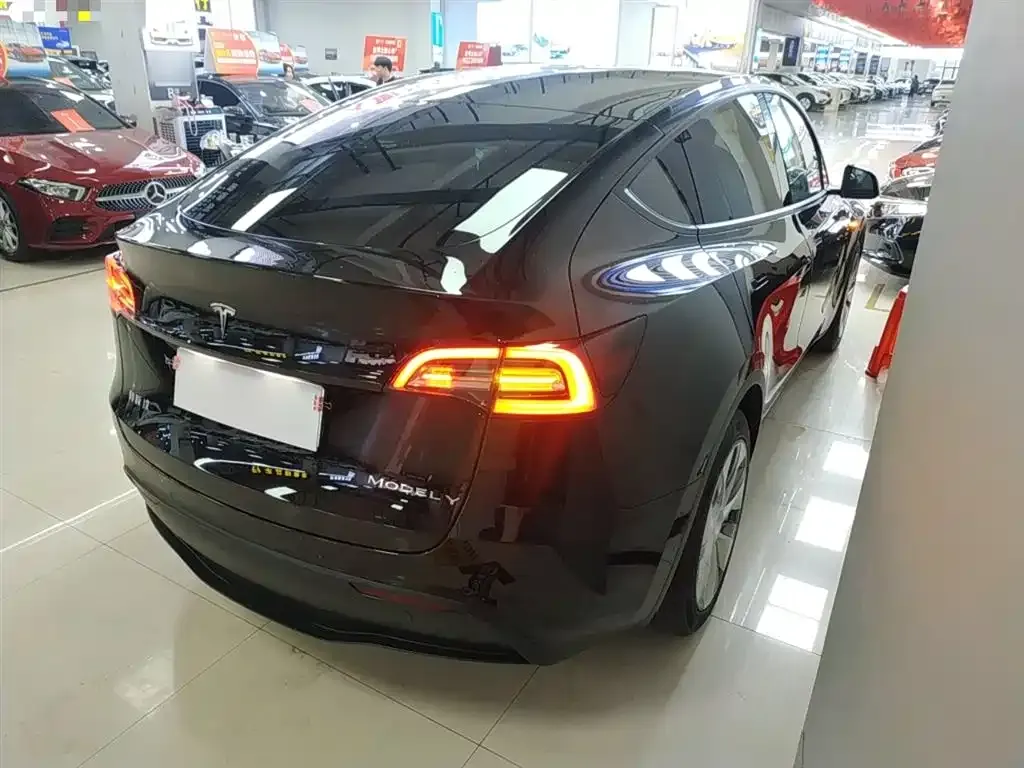 Tesla Model Y — фото 7