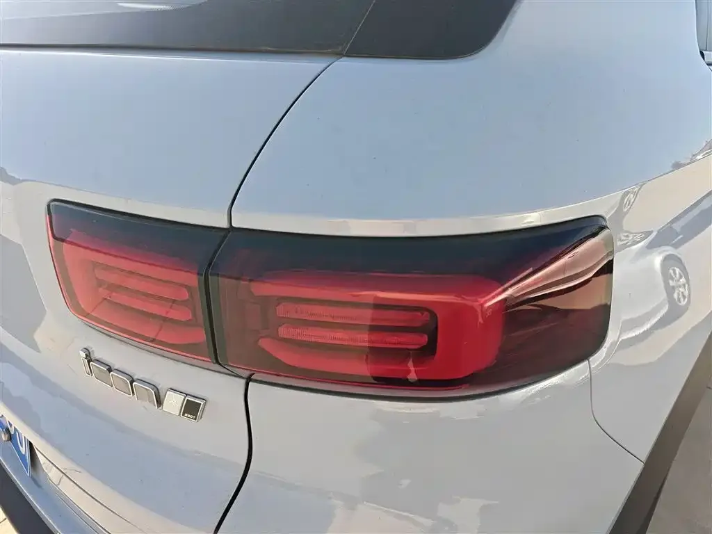 Geely Icon — фото 8