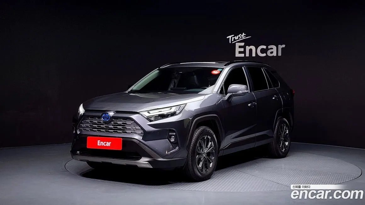 Toyota RAV4 — фото 1
