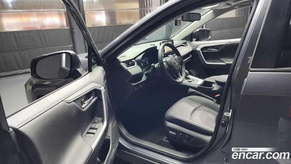 Toyota RAV4 — фото 10