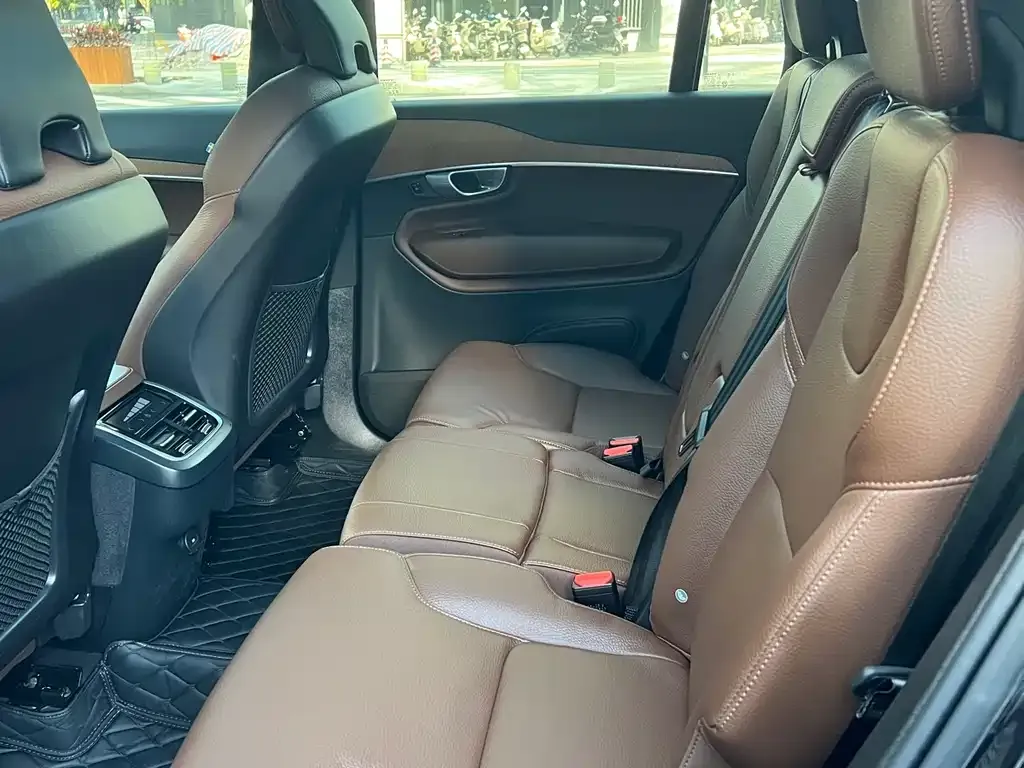 Volvo XC90 2023 из CN, фото 10