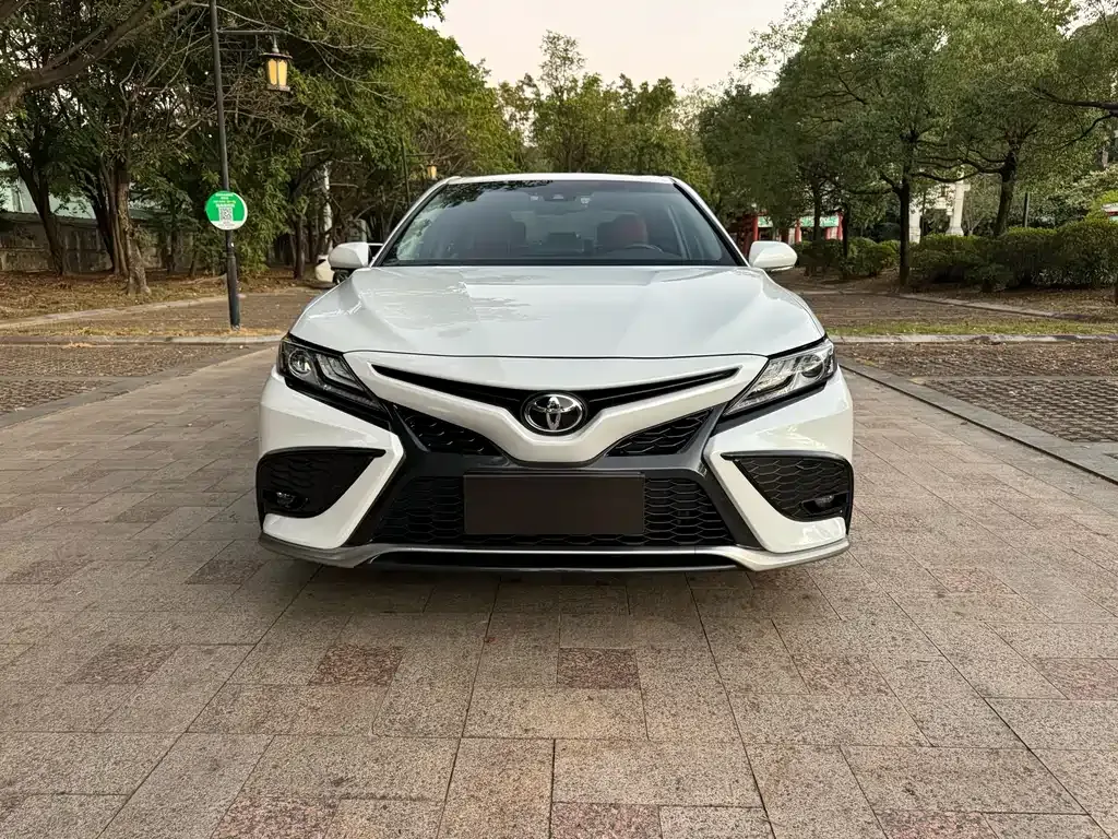 Toyota Camry 2022 из CN, фото 2