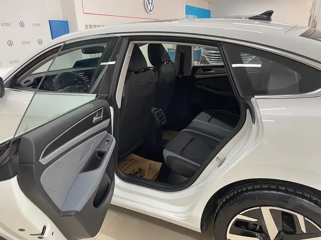 Volkswagen Lamando 2024 из CN, фото 8