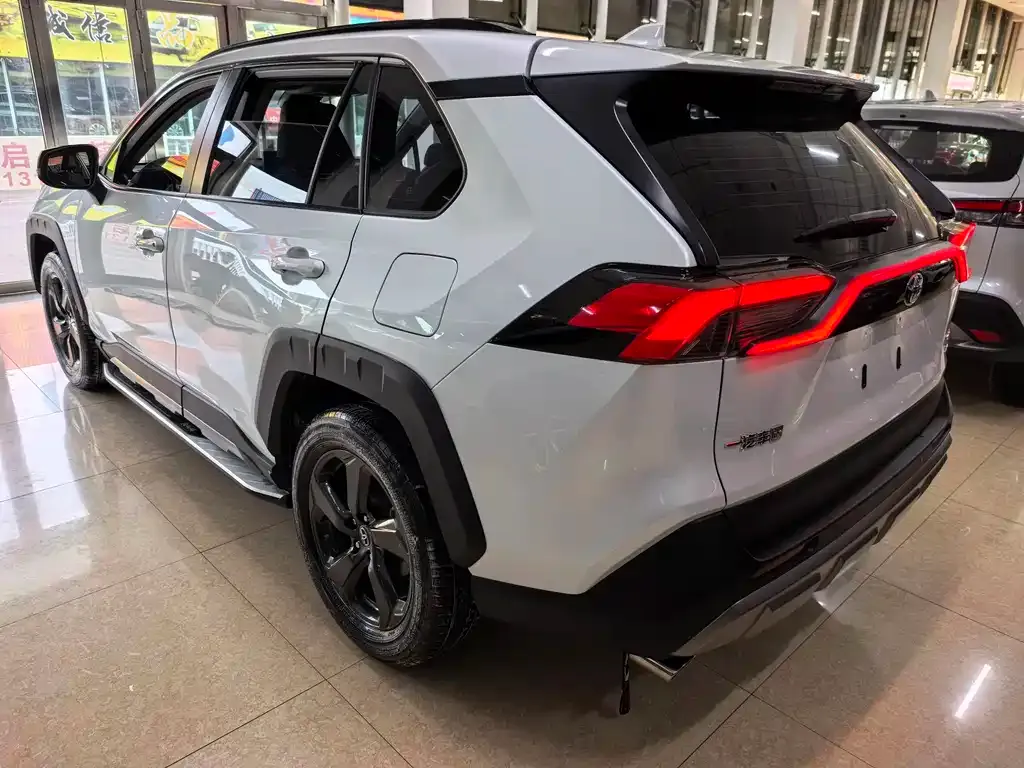 Toyota RAV4 2022 из CN, фото 4