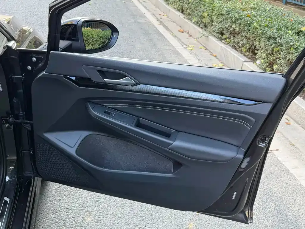 Volkswagen Golf 2021 из CN, фото 10