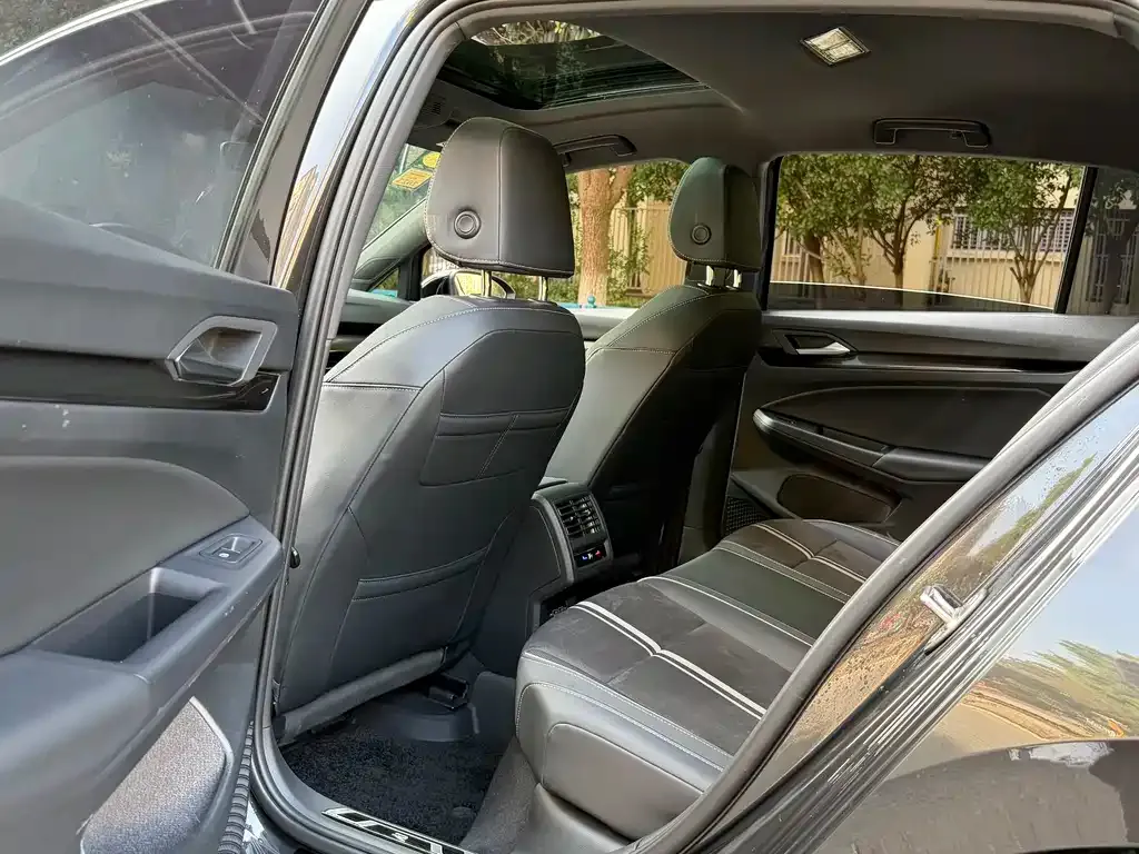 Volkswagen Golf 2021 из CN, фото 9