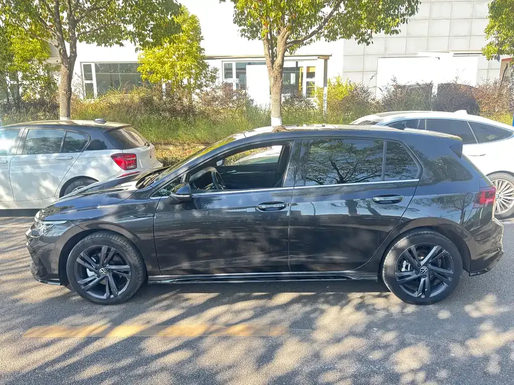 Volkswagen Golf 2024 из CN, фото 4