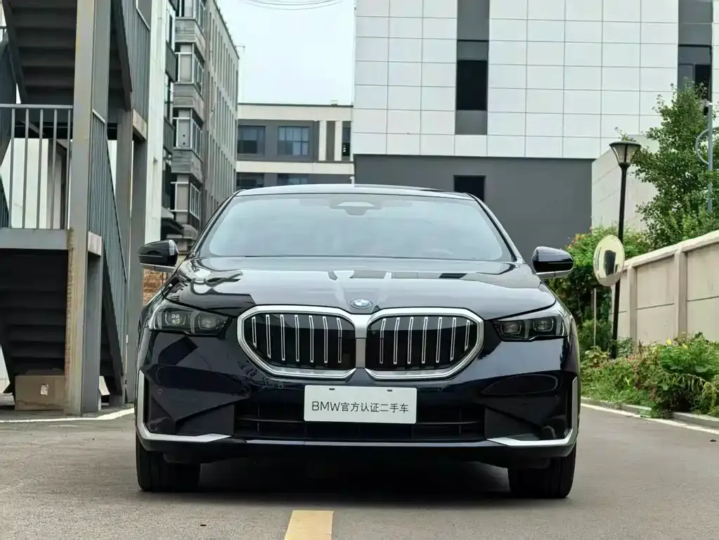 BMW 5 Series — фото 2