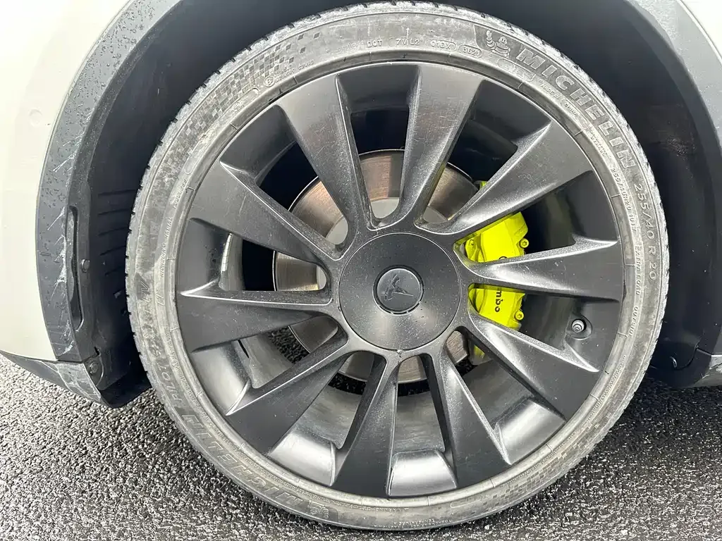 Tesla Model Y — фото 8