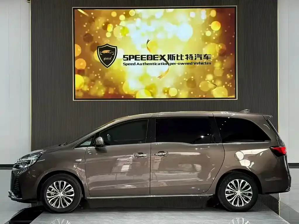 Buick GL8 2024 из CN, фото 2