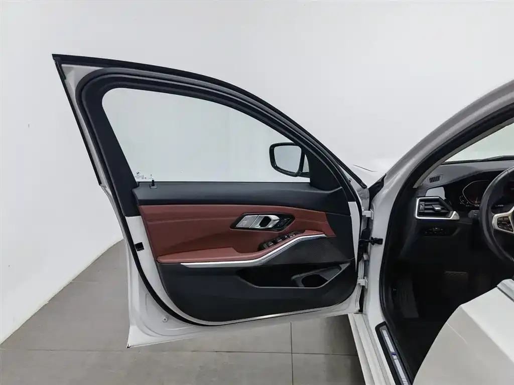 BMW 3 Series 2022 из CN, фото 8