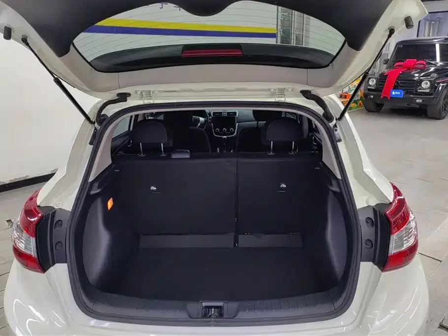 Nissan Tiida 2022 из CN, фото 4