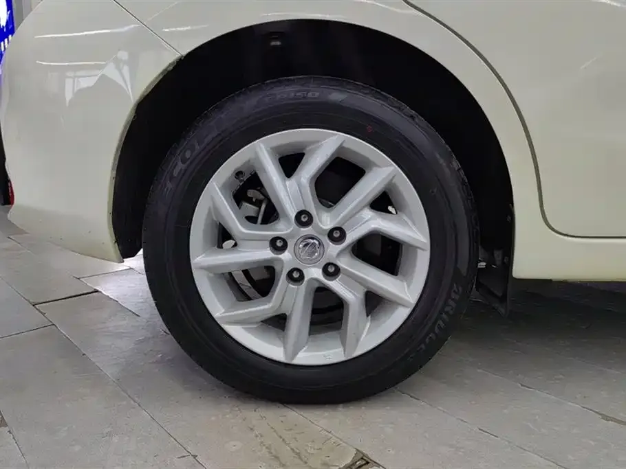 Nissan Tiida 2022 из CN, фото 6