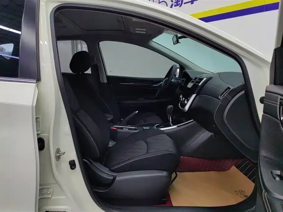 Nissan Tiida 2022 из CN, фото 8