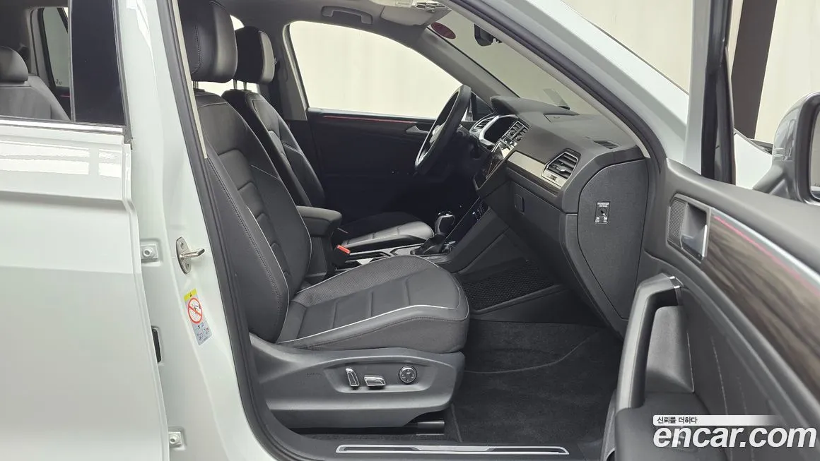Volkswagen Tiguan — фото 10