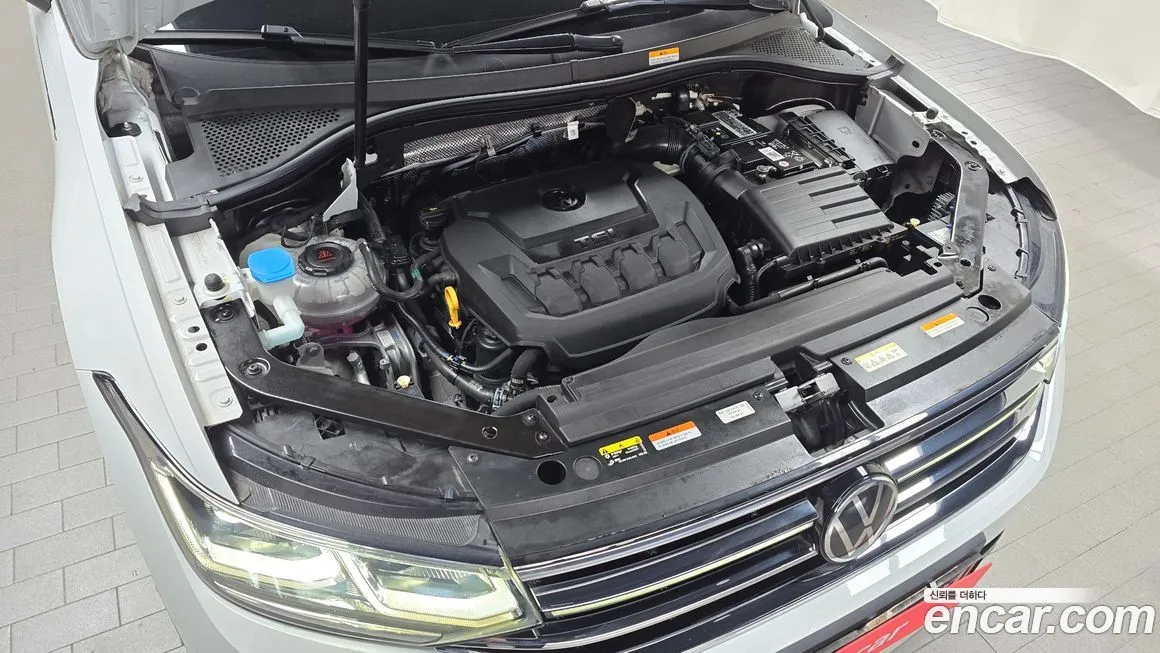 Volkswagen Tiguan — фото 6