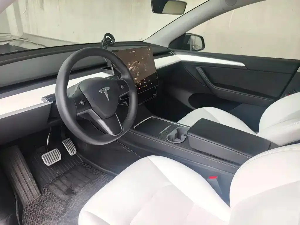 Tesla Model Y — фото 6