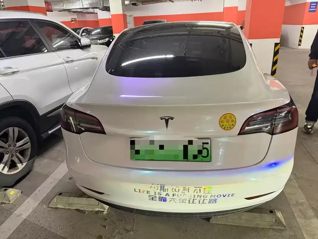 Tesla Model 3 — фото 3