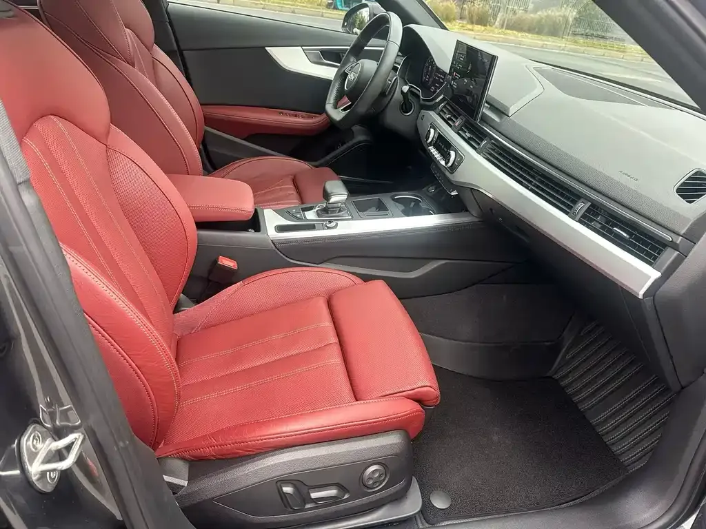 Audi A4L 2022 из CN, фото 4
