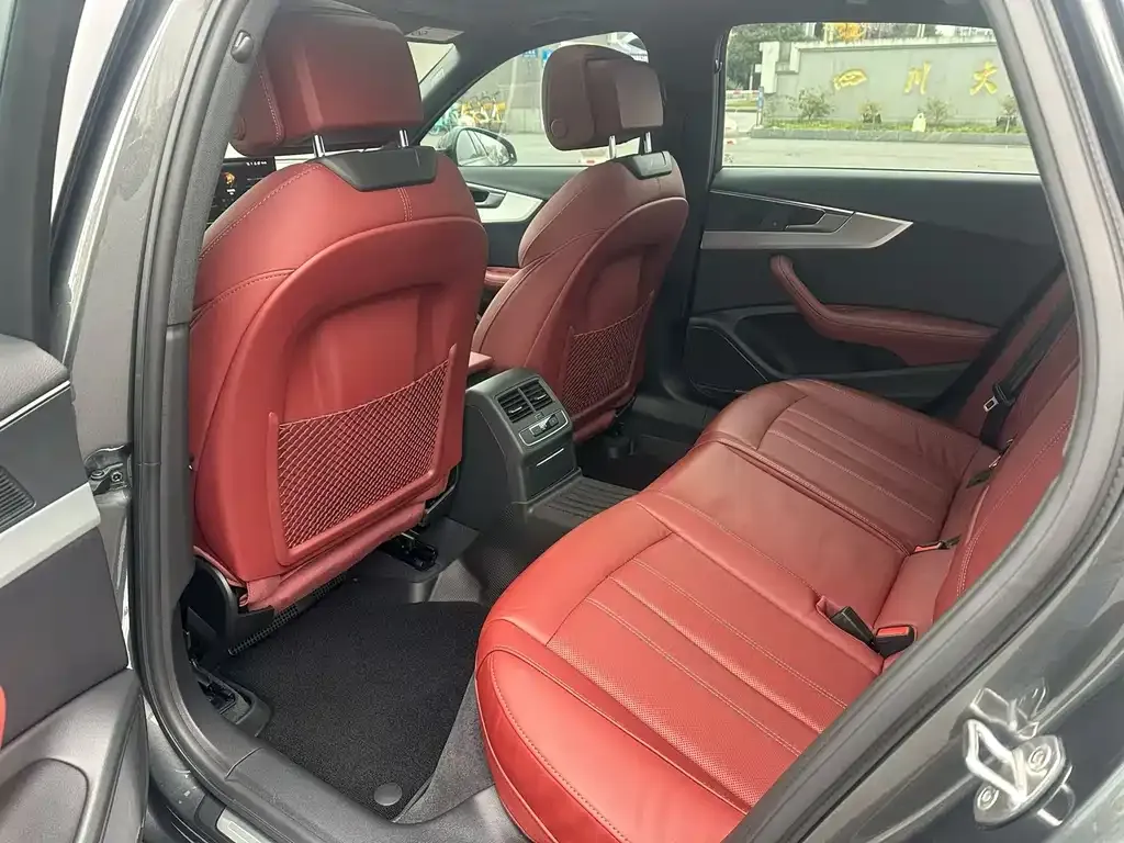 Audi A4L 2022 из CN, фото 8