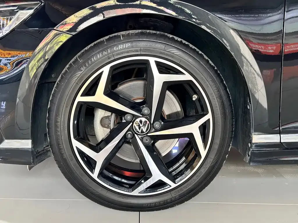 Volkswagen Magotan 2024 из CN, фото 4