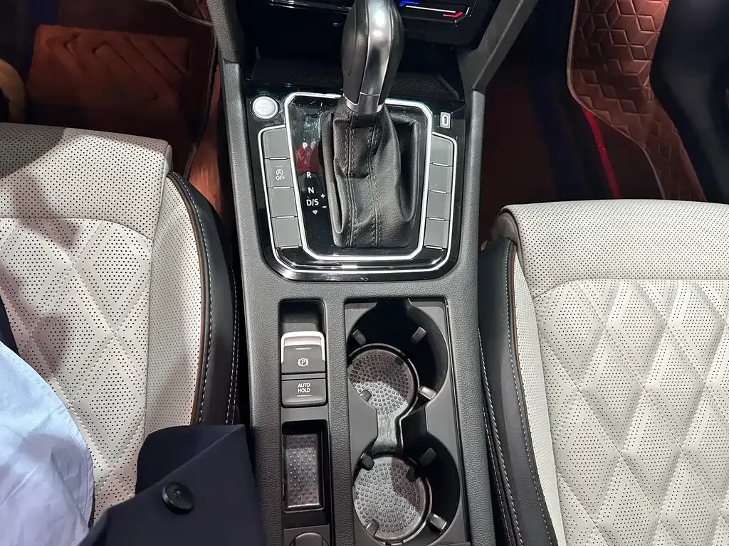Volkswagen Magotan 2024 из CN, фото 8