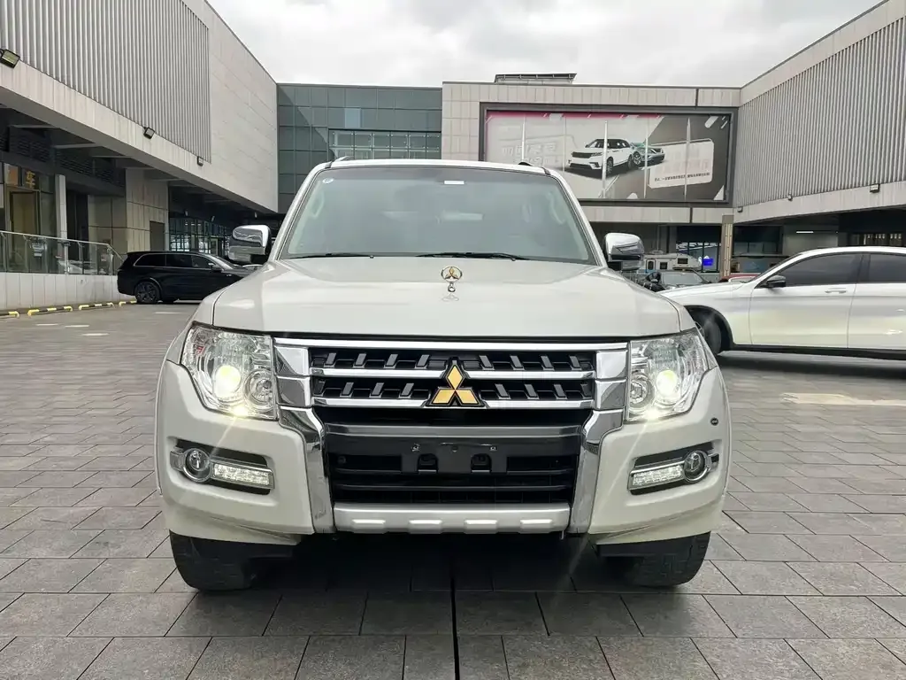 Mitsubishi Pajero (Import) 2023 из CN, фото 2