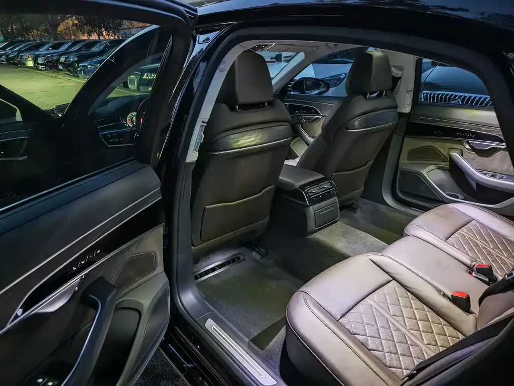 Audi A8 2021 из CN, фото 8