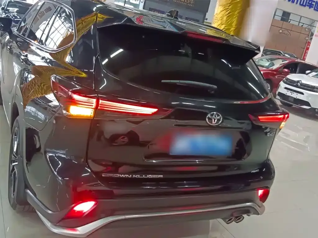 Toyota Crown Kluger 2023 из CN, фото 6