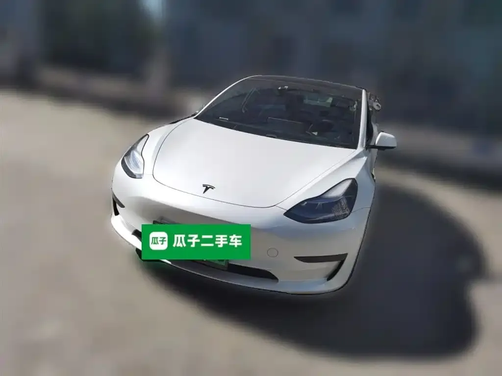 Tesla Model 3 — фото 1