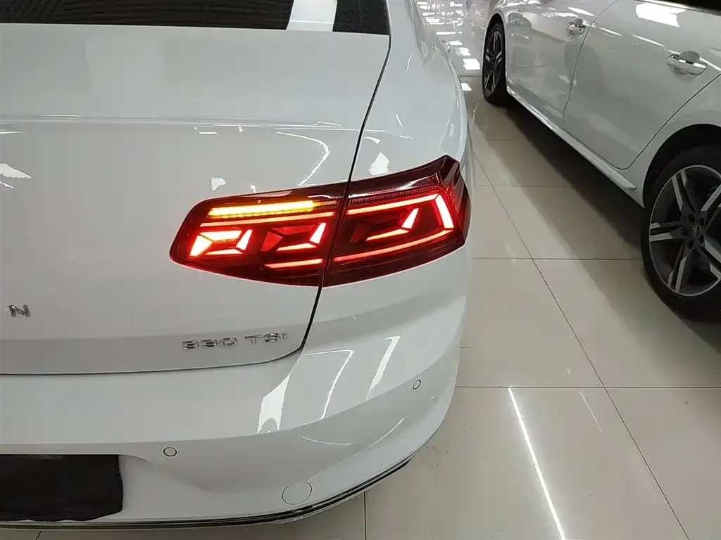 Volkswagen Magotan 2023 из CN, фото 8