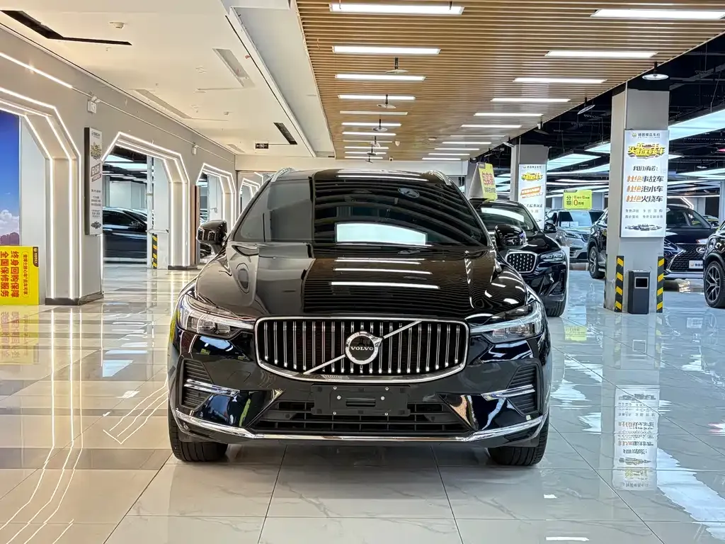 Volvo XC60 — фото 8