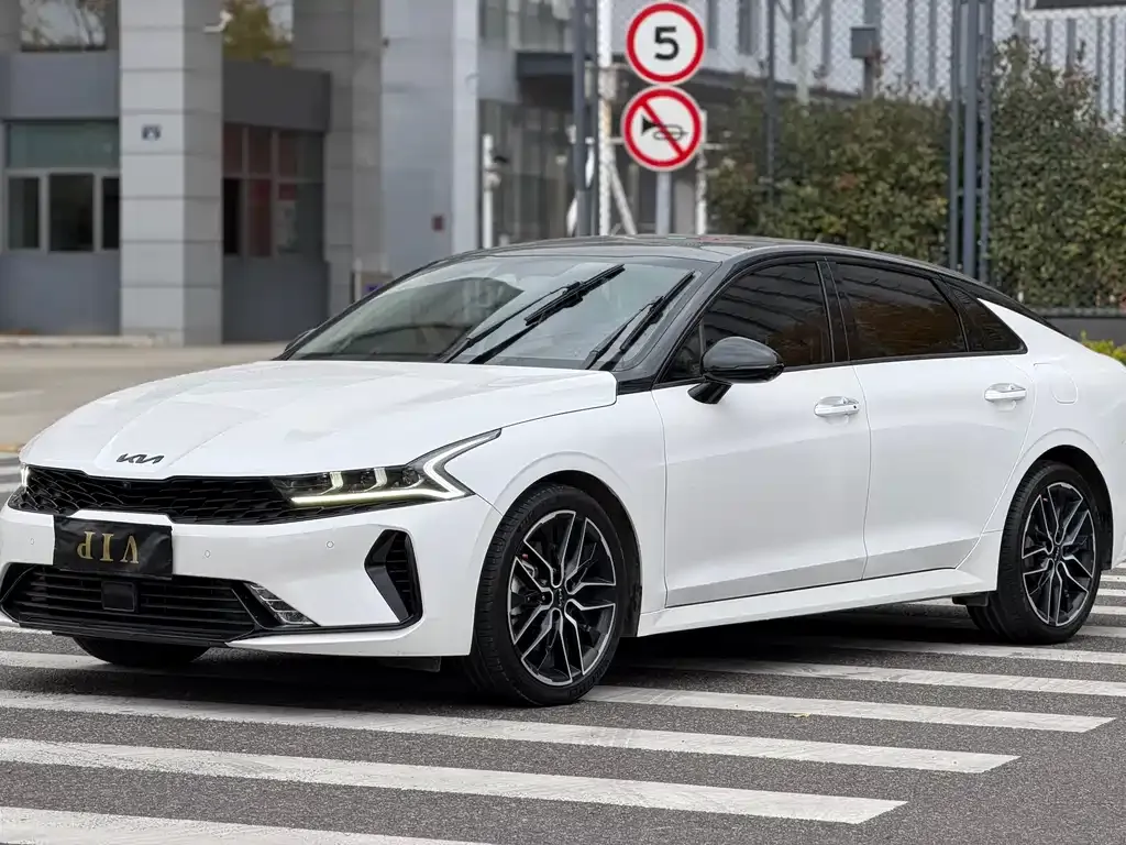 Kia K5 2023 из CN, фото 1