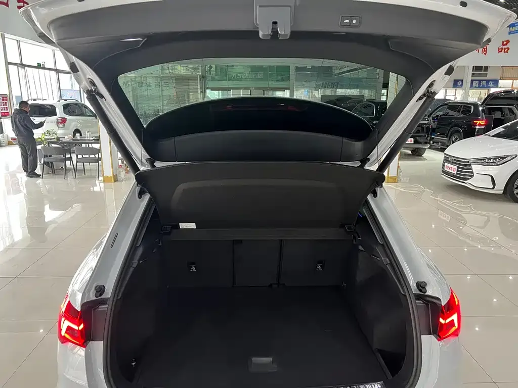 Audi Q3 2024 из CN, фото 7