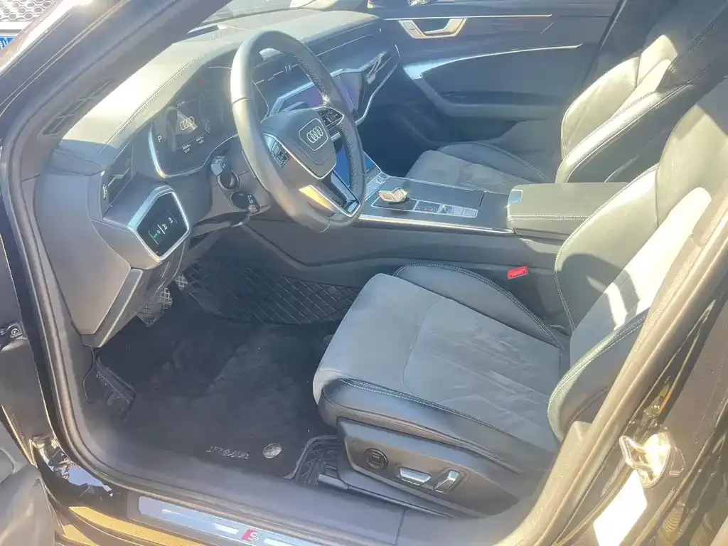 Audi A6L 2023 из CN, фото 4