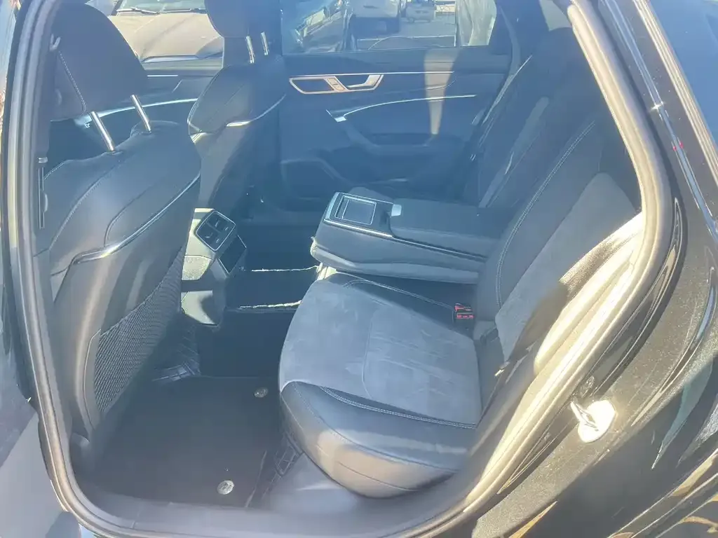 Audi A6L 2023 из CN, фото 6