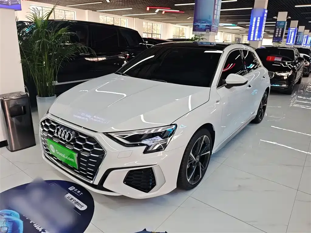 Audi A3 2023 из CN, фото 2