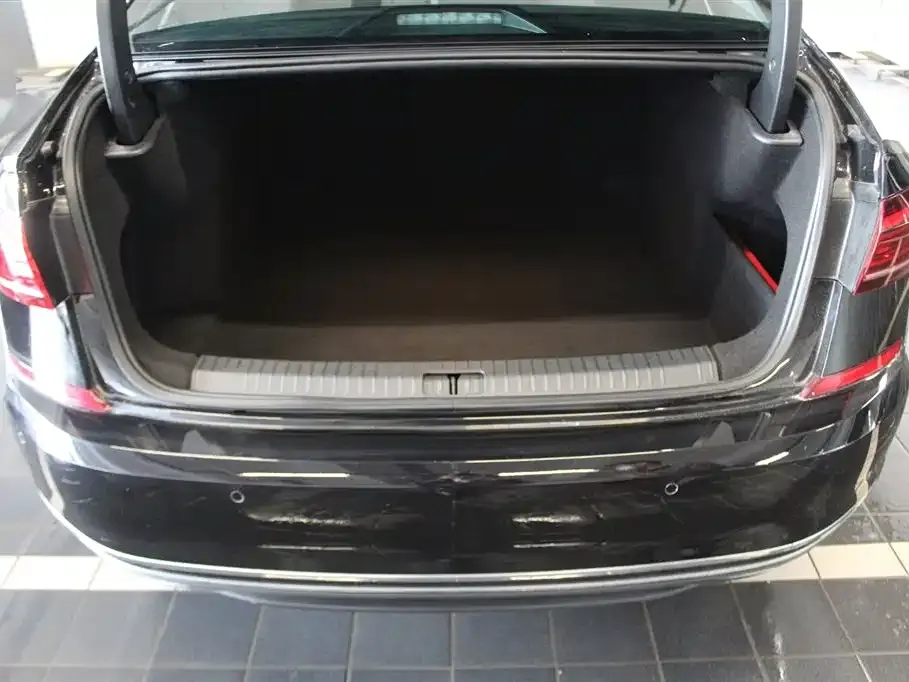 Volkswagen Passat — фото 7