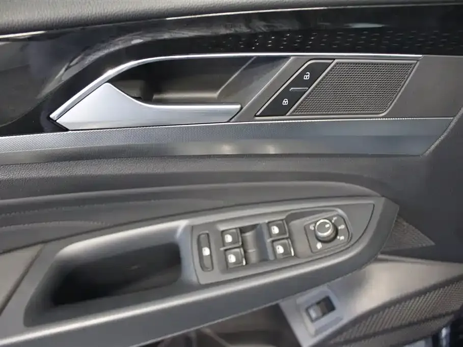 Volkswagen Passat — фото 8