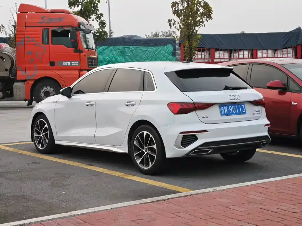 Audi A3 2023 из CN, фото 2
