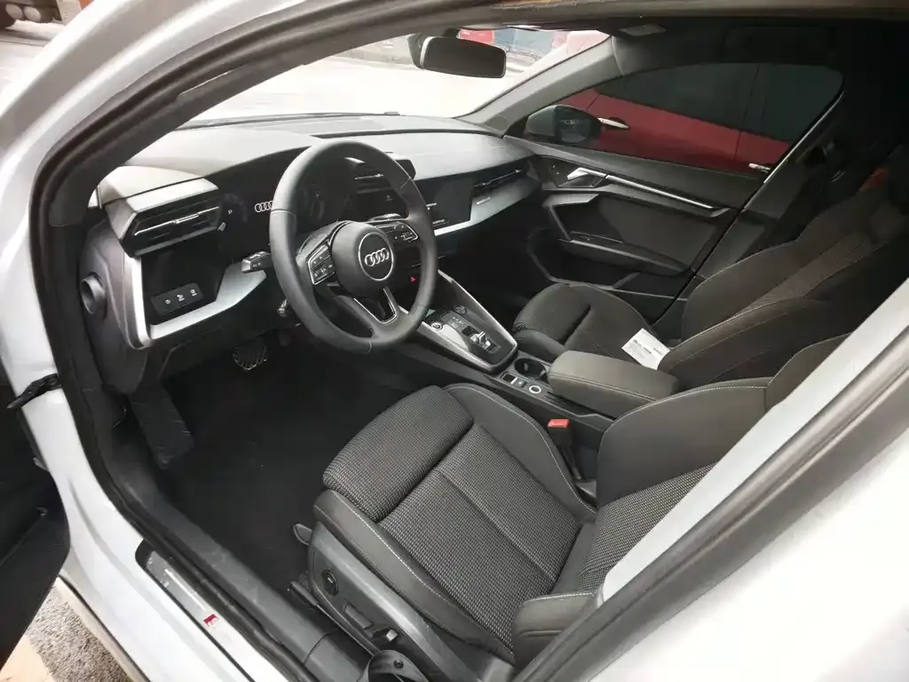 Audi A3 2023 из CN, фото 5
