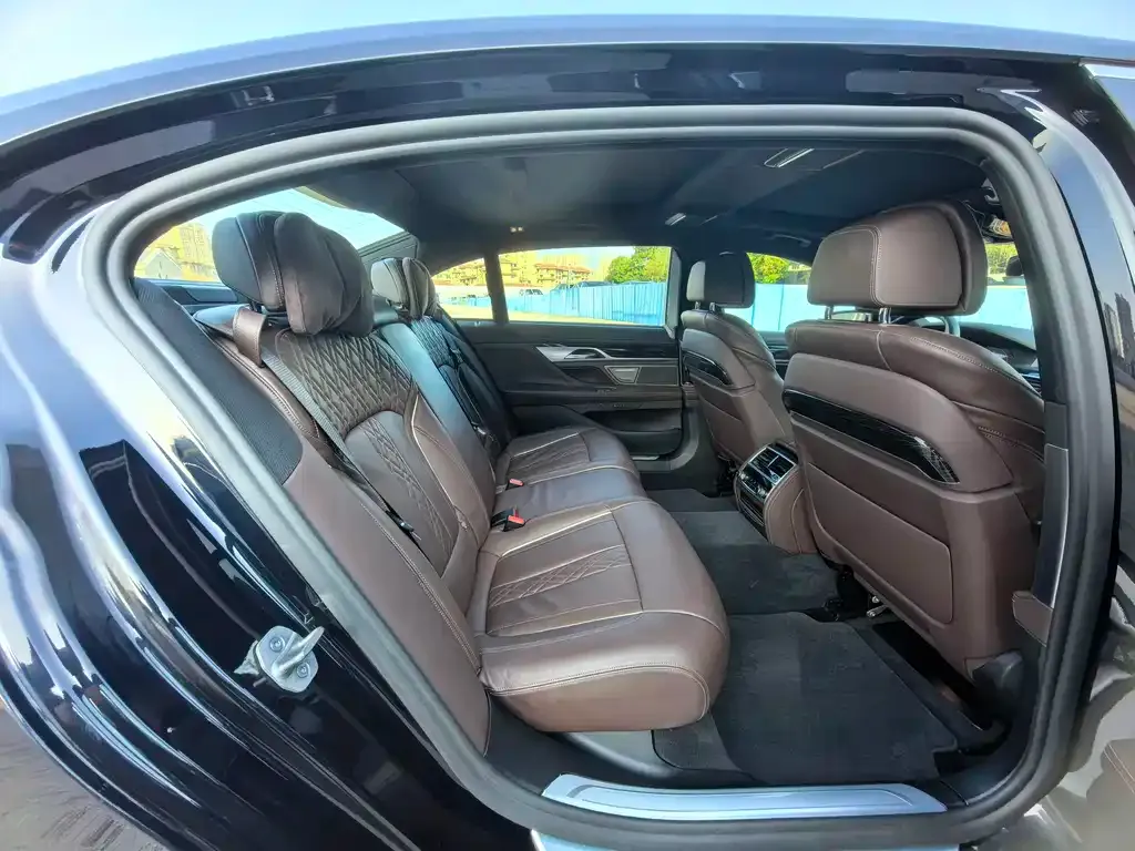 BMW 7 Series 2022 из CN, фото 10