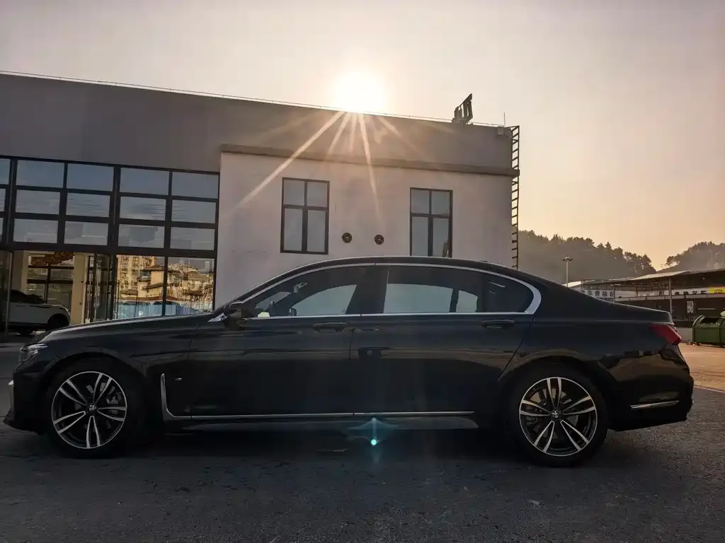 BMW 7 Series 2022 из CN, фото 4